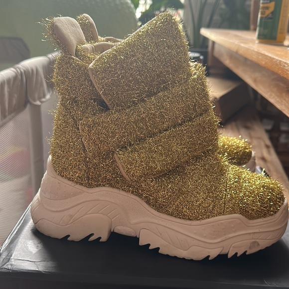 So Real gold stacked wedge sneaker - Picture 2 of 2